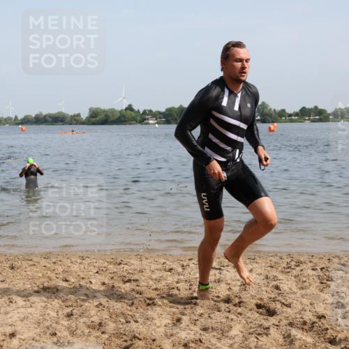 15.06.2025 - 27. Vierlanden-Triathlon Lena Gebhardt http://msf.ph/oto/8050313 15.06.2025 09:57:32 Schwimmen 287, 298, 309, 324, 340 meine-sportfotos.de
