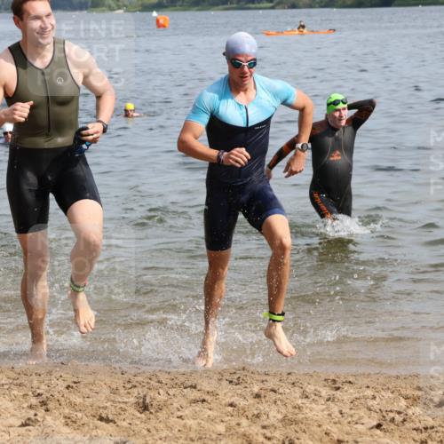 15.06.2025 - 27. Vierlanden-Triathlon Lena Gebhardt http://msf.ph/oto/8050332 15.06.2025 09:57:37 Schwimmen 287, 298, 309, 324, 340, 827 meine-sportfotos.de