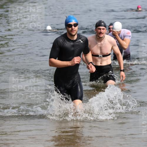 15.06.2025 - 27. Vierlanden-Triathlon Lena Gebhardt http://msf.ph/oto/8050362 15.06.2025 09:57:45 Schwimmen 287, 291, 298, 330, 340, 827 meine-sportfotos.de