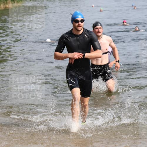 15.06.2025 - 27. Vierlanden-Triathlon Lena Gebhardt http://msf.ph/oto/8050368 15.06.2025 09:57:46 Schwimmen 287, 291, 298, 330, 340, 347, 827 meine-sportfotos.de