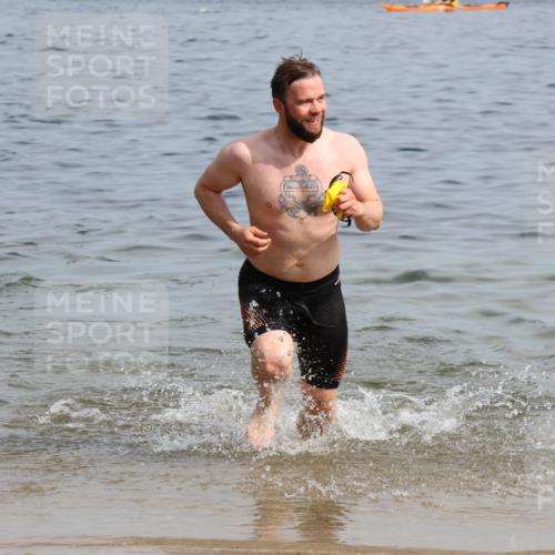 15.06.2025 - 27. Vierlanden-Triathlon Lena Gebhardt http://msf.ph/oto/8050420 15.06.2025 09:58:06 Schwimmen 289, 321, 347, 360 meine-sportfotos.de