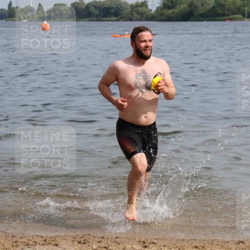 15.06.2025 - 27. Vierlanden-Triathlon Lena Gebhardt http://msf.ph/oto/8050422 15.06.2025 09:58:07 Schwimmen 289, 321, 360 meine-sportfotos.de