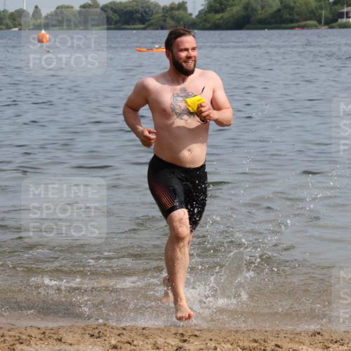 15.06.2025 - 27. Vierlanden-Triathlon Lena Gebhardt http://msf.ph/oto/8050424 15.06.2025 09:58:07 Schwimmen 289, 321, 360 meine-sportfotos.de