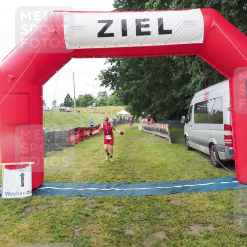21.06.2025 - 27. Vierlanden-Triathlon MichiJ http://msf.ph/oto/8050571 15.06.2026 14:48:25 Ziel 16 meine-sportfotos.de