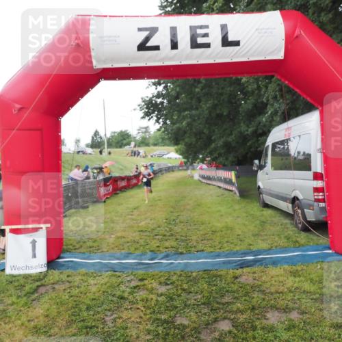21.06.2025 - 27. Vierlanden-Triathlon MichiJ http://msf.ph/oto/8050761 15.06.2026 15:12:19 Ziel  meine-sportfotos.de
