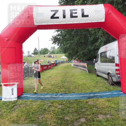21.06.2025 - 27. Vierlanden-Triathlon MichiJ http://msf.ph/oto/8050770 15.06.2026 15:12:22 Ziel  meine-sportfotos.de