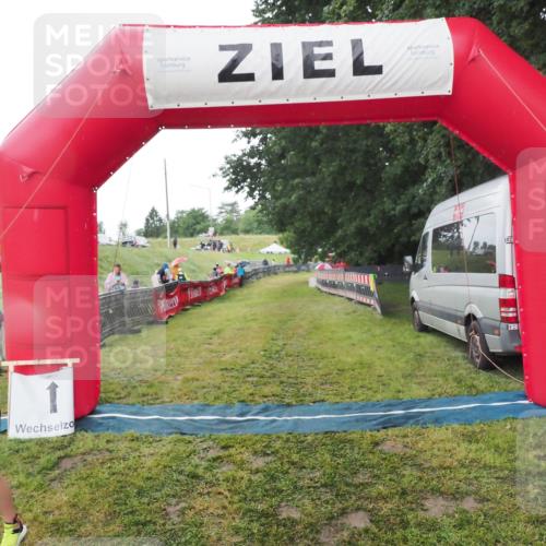 21.06.2025 - 27. Vierlanden-Triathlon MichiJ http://msf.ph/oto/8050780 15.06.2026 15:12:23 Ziel  meine-sportfotos.de