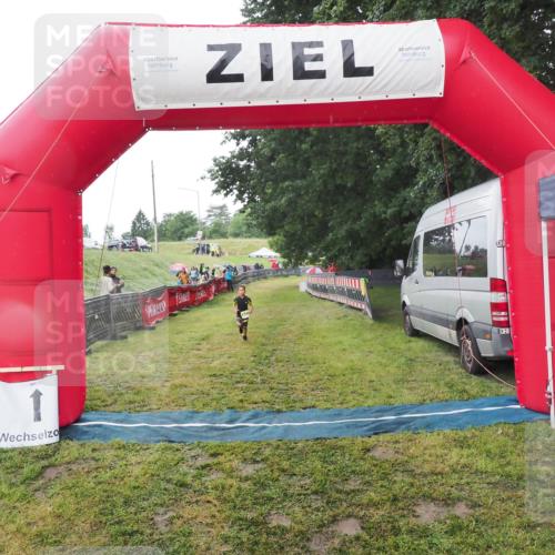 21.06.2025 - 27. Vierlanden-Triathlon MichiJ http://msf.ph/oto/8050824 15.06.2026 15:13:06 Ziel  meine-sportfotos.de