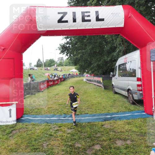 21.06.2025 - 27. Vierlanden-Triathlon MichiJ http://msf.ph/oto/8050841 15.06.2026 15:13:08 Ziel  meine-sportfotos.de