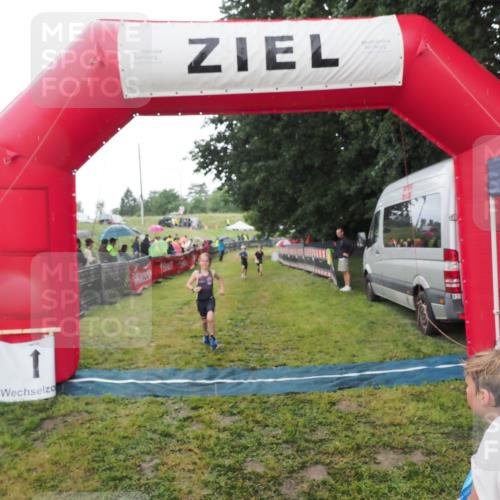 21.06.2025 - 27. Vierlanden-Triathlon MichiJ http://msf.ph/oto/8050881 15.06.2026 15:14:20 Ziel 1376, 1386 meine-sportfotos.de