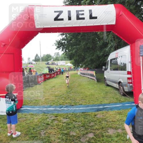21.06.2025 - 27. Vierlanden-Triathlon MichiJ http://msf.ph/oto/8050915 15.06.2026 15:14:37 Ziel 1373, 1384 meine-sportfotos.de
