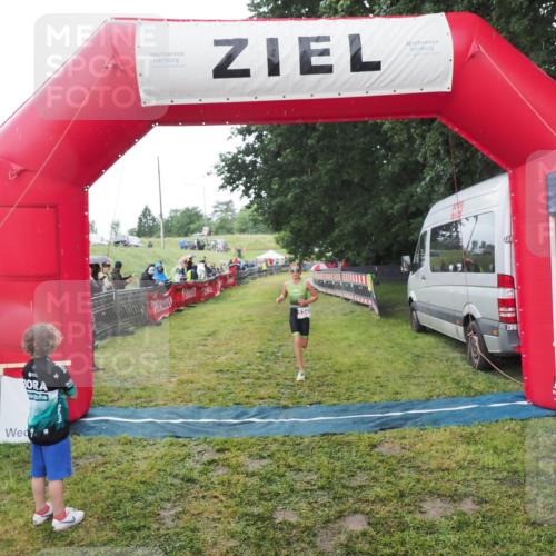 21.06.2025 - 27. Vierlanden-Triathlon MichiJ http://msf.ph/oto/8051012 15.06.2026 15:15:53 Ziel 1343 meine-sportfotos.de