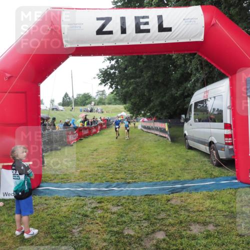 21.06.2025 - 27. Vierlanden-Triathlon MichiJ http://msf.ph/oto/8051023 15.06.2026 15:16:02 Ziel 1325, 1331, 1375 meine-sportfotos.de