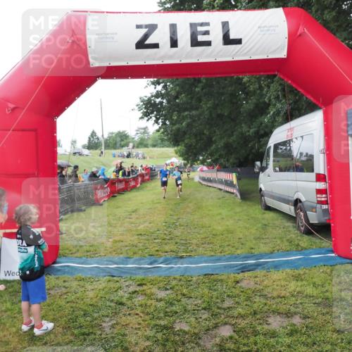 21.06.2025 - 27. Vierlanden-Triathlon MichiJ http://msf.ph/oto/8051025 15.06.2026 15:16:02 Ziel 1325, 1331, 1375 meine-sportfotos.de
