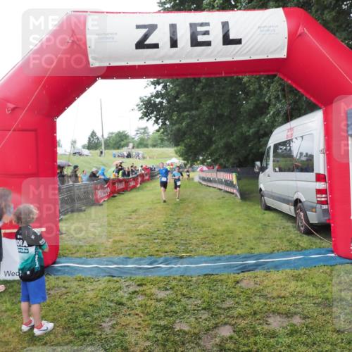 21.06.2025 - 27. Vierlanden-Triathlon MichiJ http://msf.ph/oto/8051027 15.06.2026 15:16:02 Ziel 1325, 1331, 1375 meine-sportfotos.de