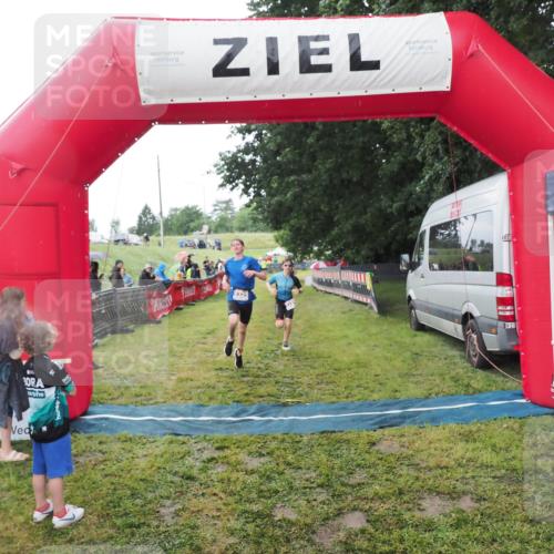 21.06.2025 - 27. Vierlanden-Triathlon MichiJ http://msf.ph/oto/8051038 15.06.2026 15:16:04 Ziel 1325, 1331, 1349, 1375 meine-sportfotos.de
