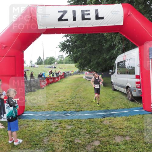 21.06.2025 - 27. Vierlanden-Triathlon MichiJ http://msf.ph/oto/8051051 15.06.2026 15:16:08 Ziel 1325, 1331, 1349, 1375 meine-sportfotos.de