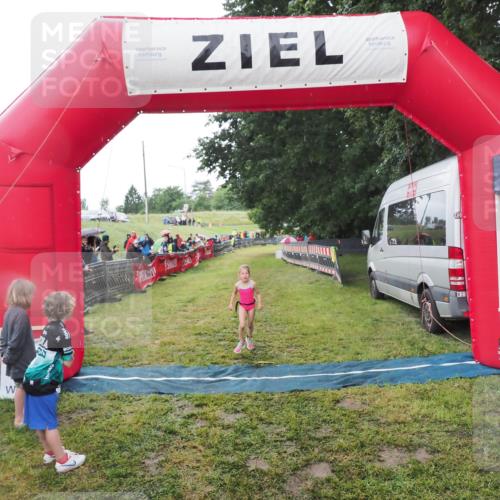 21.06.2025 - 27. Vierlanden-Triathlon MichiJ http://msf.ph/oto/8051069 15.06.2026 15:16:38 Ziel 1380 meine-sportfotos.de