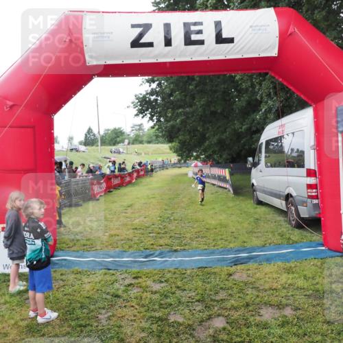 21.06.2025 - 27. Vierlanden-Triathlon MichiJ http://msf.ph/oto/8051084 15.06.2026 15:16:57 Ziel 1385 meine-sportfotos.de