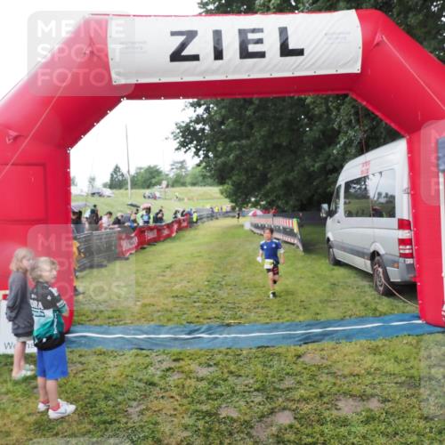 21.06.2025 - 27. Vierlanden-Triathlon MichiJ http://msf.ph/oto/8051095 15.06.2026 15:16:59 Ziel 1385 meine-sportfotos.de