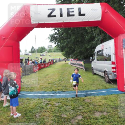 21.06.2025 - 27. Vierlanden-Triathlon MichiJ http://msf.ph/oto/8051103 15.06.2026 15:17:00 Ziel 1385 meine-sportfotos.de