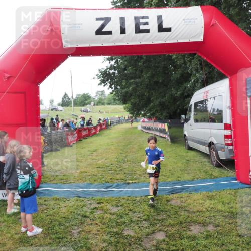 21.06.2025 - 27. Vierlanden-Triathlon MichiJ http://msf.ph/oto/8051105 15.06.2026 15:17:00 Ziel 1385 meine-sportfotos.de