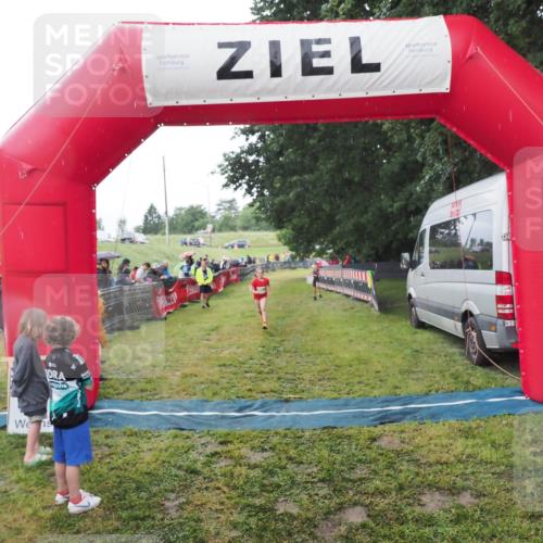 21.06.2025 - 27. Vierlanden-Triathlon MichiJ http://msf.ph/oto/8051111 15.06.2026 15:17:26 Ziel 1378, 1391 meine-sportfotos.de