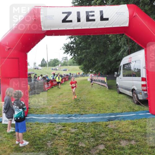 21.06.2025 - 27. Vierlanden-Triathlon MichiJ http://msf.ph/oto/8051116 15.06.2026 15:17:27 Ziel 1378, 1391 meine-sportfotos.de