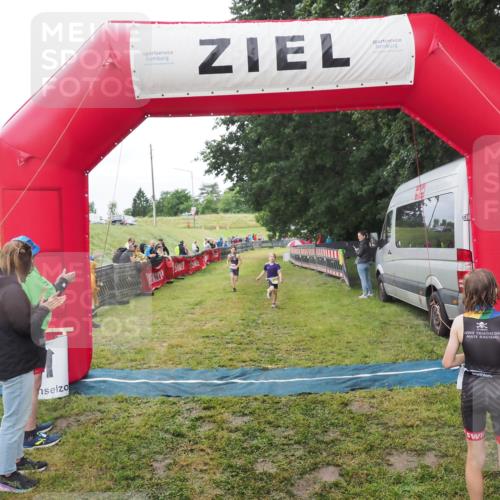 21.06.2025 - 27. Vierlanden-Triathlon MichiJ http://msf.ph/oto/8051295 15.06.2026 15:21:46 Ziel 1339, 1353, 1390 meine-sportfotos.de