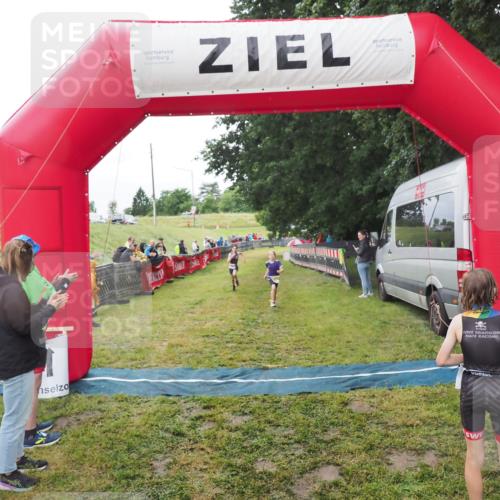 21.06.2025 - 27. Vierlanden-Triathlon MichiJ http://msf.ph/oto/8051296 15.06.2026 15:21:46 Ziel 1339, 1353, 1390 meine-sportfotos.de