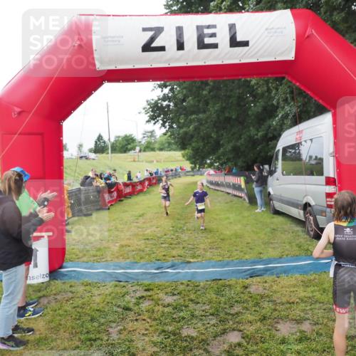 21.06.2025 - 27. Vierlanden-Triathlon MichiJ http://msf.ph/oto/8051300 15.06.2026 15:21:47 Ziel 1339, 1353, 1390 meine-sportfotos.de