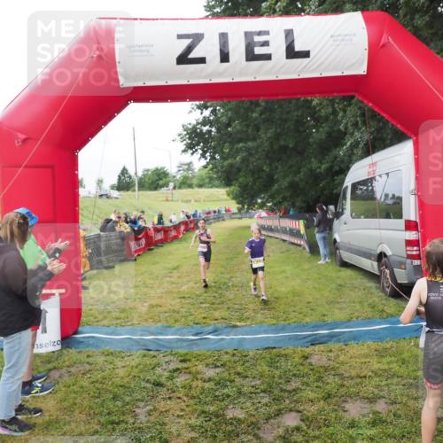 21.06.2025 - 27. Vierlanden-Triathlon MichiJ http://msf.ph/oto/8051304 15.06.2026 15:21:47 Ziel 1339, 1353, 1390 meine-sportfotos.de