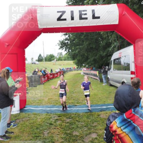 21.06.2025 - 27. Vierlanden-Triathlon MichiJ http://msf.ph/oto/8051310 15.06.2026 15:21:48 Ziel 1339, 1353, 1390 meine-sportfotos.de