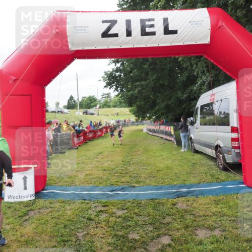 21.06.2025 - 27. Vierlanden-Triathlon MichiJ http://msf.ph/oto/8051396 15.06.2026 15:24:58 Ziel 1350, 1352, 1370 meine-sportfotos.de