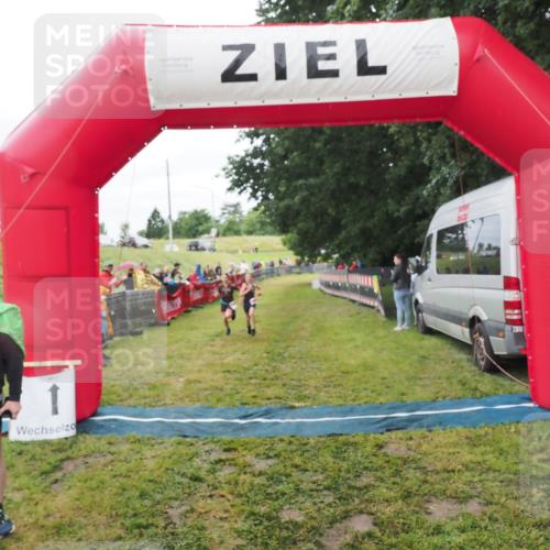 21.06.2025 - 27. Vierlanden-Triathlon MichiJ http://msf.ph/oto/8051404 15.06.2026 15:24:59 Ziel 1352, 1370 meine-sportfotos.de