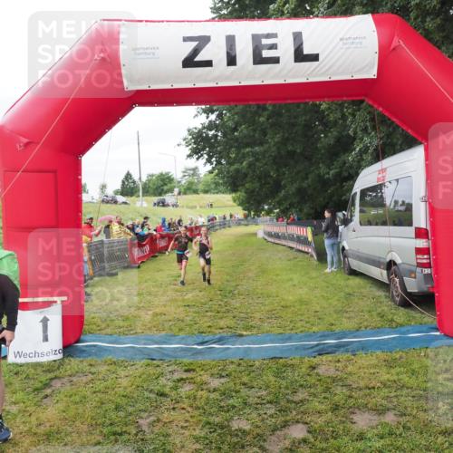 21.06.2025 - 27. Vierlanden-Triathlon MichiJ http://msf.ph/oto/8051406 15.06.2026 15:25:00 Ziel 1352, 1370 meine-sportfotos.de