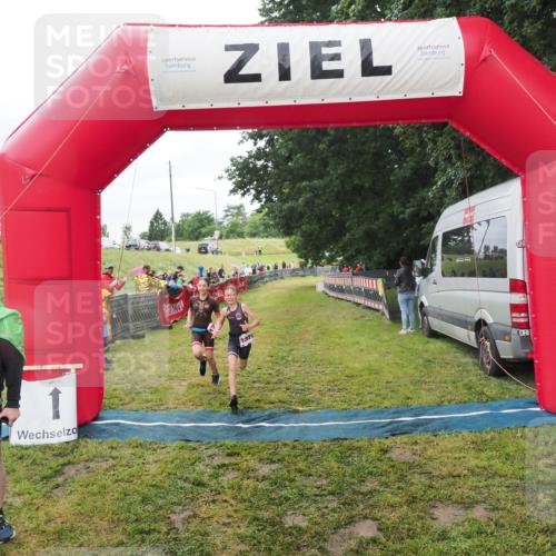 21.06.2025 - 27. Vierlanden-Triathlon MichiJ http://msf.ph/oto/8051411 15.06.2026 15:25:00 Ziel 1352, 1370 meine-sportfotos.de