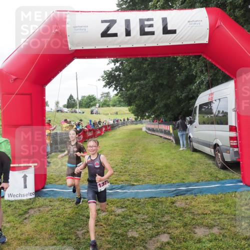 21.06.2025 - 27. Vierlanden-Triathlon MichiJ http://msf.ph/oto/8051415 15.06.2026 15:25:01 Ziel 1352, 1370 meine-sportfotos.de
