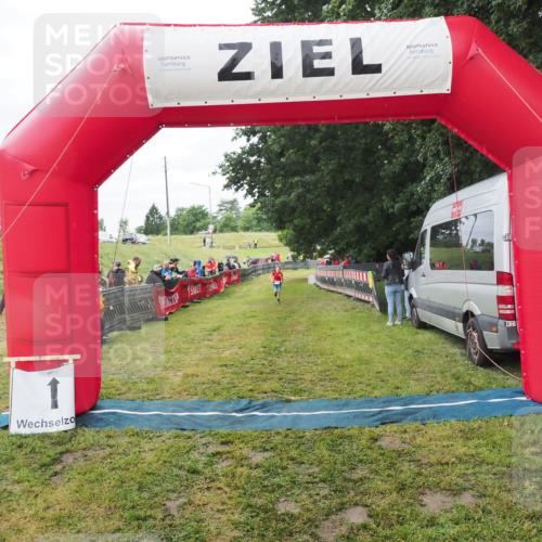 21.06.2025 - 27. Vierlanden-Triathlon MichiJ http://msf.ph/oto/8051445 15.06.2026 15:26:16 Ziel  meine-sportfotos.de