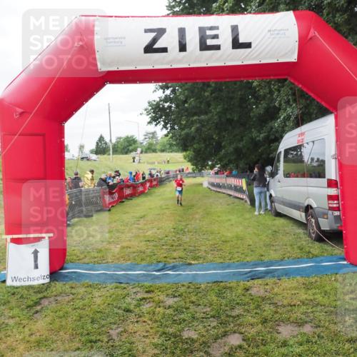 21.06.2025 - 27. Vierlanden-Triathlon MichiJ http://msf.ph/oto/8051449 15.06.2026 15:26:18 Ziel 1344 meine-sportfotos.de