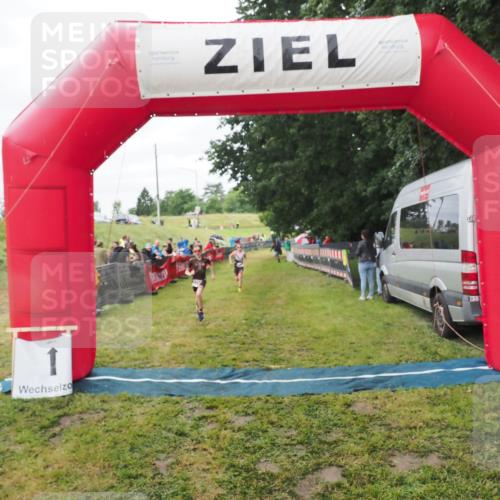 21.06.2025 - 27. Vierlanden-Triathlon MichiJ http://msf.ph/oto/8051476 15.06.2026 15:26:35 Ziel 1335, 1364 meine-sportfotos.de
