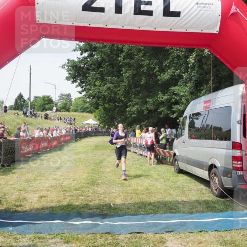 15.06.2025 - 27. Vierlanden-Triathlon KatJ http://msf.ph/oto/8051631 15.06.2025 11:39:27 Ziel 575 meine-sportfotos.de