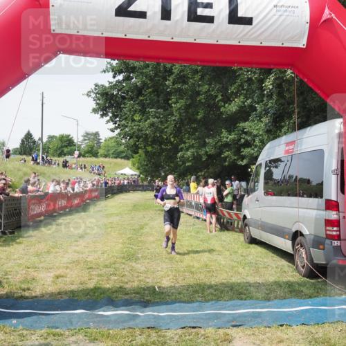 15.06.2025 - 27. Vierlanden-Triathlon KatJ http://msf.ph/oto/8051632 15.06.2025 11:39:27 Ziel 575 meine-sportfotos.de