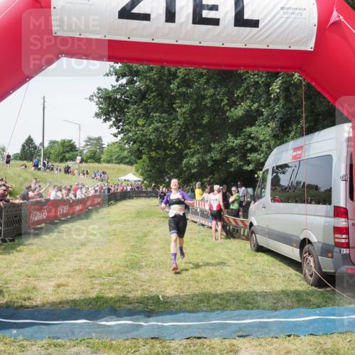 15.06.2025 - 27. Vierlanden-Triathlon KatJ http://msf.ph/oto/8051633 15.06.2025 11:39:27 Ziel 575 meine-sportfotos.de