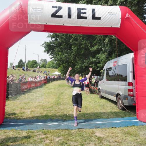 15.06.2025 - 27. Vierlanden-Triathlon KatJ http://msf.ph/oto/8051634 15.06.2025 11:39:28 Ziel 575 meine-sportfotos.de