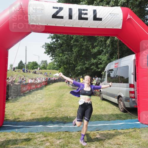 15.06.2025 - 27. Vierlanden-Triathlon KatJ http://msf.ph/oto/8051637 15.06.2025 11:39:28 Ziel 575 meine-sportfotos.de