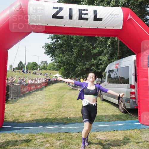 15.06.2025 - 27. Vierlanden-Triathlon KatJ http://msf.ph/oto/8051638 15.06.2025 11:39:28 Ziel 575 meine-sportfotos.de