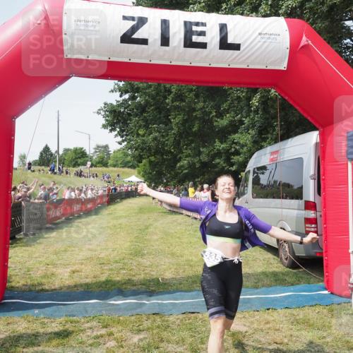 15.06.2025 - 27. Vierlanden-Triathlon KatJ http://msf.ph/oto/8051639 15.06.2025 11:39:29 Ziel 575 meine-sportfotos.de