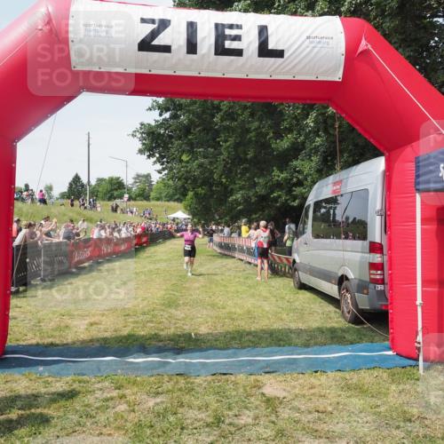15.06.2025 - 27. Vierlanden-Triathlon KatJ http://msf.ph/oto/8051640 15.06.2025 11:39:35 Ziel 575 meine-sportfotos.de