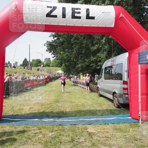 15.06.2025 - 27. Vierlanden-Triathlon KatJ http://msf.ph/oto/8051641 15.06.2025 11:39:35 Ziel 575 meine-sportfotos.de